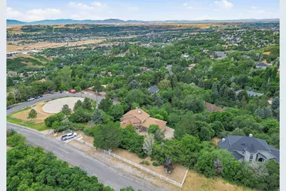 6169 S 2850 E, Uintah, UT 84403 - Photo 8