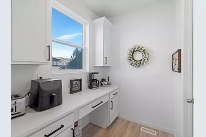 1137 E Postmark Pl N, Eagle Mountain, UT 84005 - Photo 6
