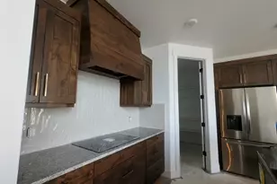 345 E Dutton Ct, Grantsville, UT 84029 - Photo 8