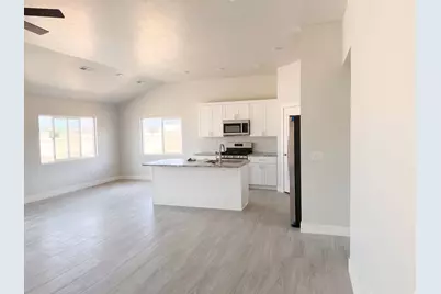 4452 W 75 S #6, Cedar City, UT 84720 - Photo 4