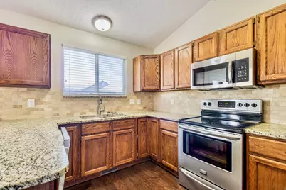 2816 W 4375 S, Roy, UT 84067 - Photo 8