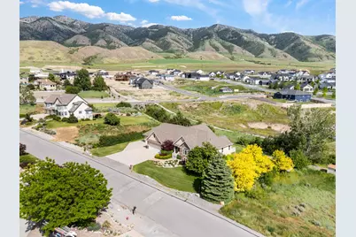940 E Canyon Rd, Hyde Park, UT 84318 - Photo 44