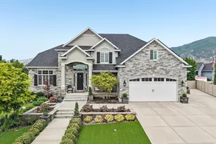 1374 W Chestnut Ct, Farmington, UT 84025 - Photo 2