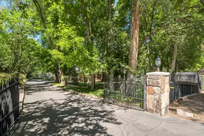 5076 S 2100 E, Holladay, UT 84117 - Photo 38
