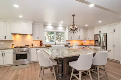 5076 S 2100 E, Holladay, UT 84117 - Photo 14