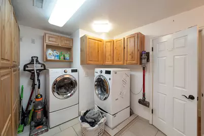 5076 S 2100 E, Holladay, UT 84117 - Photo 20