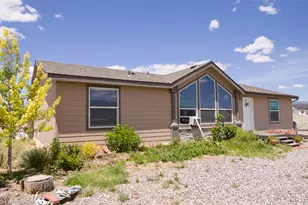 523 N 200 E, Loa, UT 84747 - Photo 2