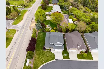 378 N Thurston Ln, Layton, UT 84040 - Photo 2