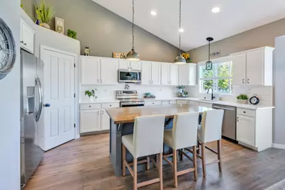 1368 W 2350 S, Woods Cross, UT 84087 - Photo 4