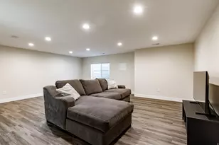 808 E Newfield Dr, Sandy, UT 84094 - Photo 22
