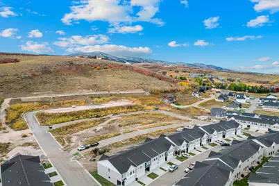 537 N Blue St, Garden City, UT 84028 - Photo 14