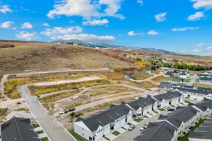 537 N Blue St, Garden City, UT 84028 - Photo 14