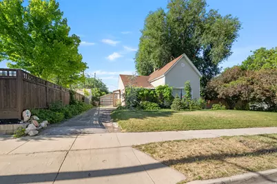 1014 E 2700 S, Salt Lake City, UT 84106 - Photo 2