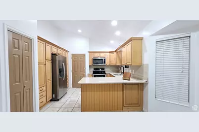 10248 S Buttercup Dr E, Sandy, UT 84092 - Photo 8