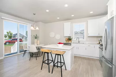 2477 N Hooded Crane Cir, Clinton, UT 84015 - Photo 4