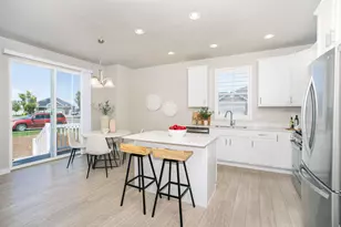 2477 N Hooded Crane Circle, Clinton, UT 84015 - Photo 4