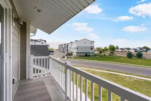 1754 E Skyline Dr, Eagle Mountain, UT 84005 - Photo 20