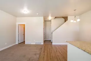 1754 E Skyline Dr, Eagle Mountain, UT 84005 - Photo 10