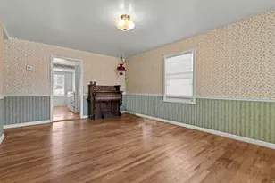 1571 E Lake St S, Ogden, UT 84401 - Photo 2