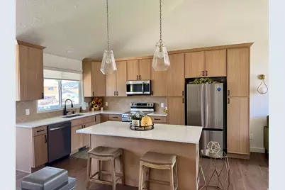 11860 S Alysum Cir, Riverton, UT 84065 - Photo 16