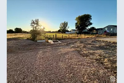 1077 N Summit View Dr W, Harrisville, UT 84404 - Photo 8