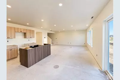 1077 N Summit View Dr W, Harrisville, UT 84404 - Photo 2