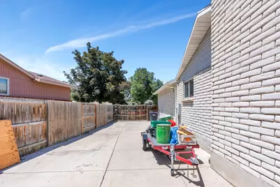 8093 S Beaumont Dr E, Sandy, UT 84093 - Photo 24