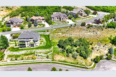 1735 S Temple Ct E #203, Bountiful, UT 84010 - Photo 4