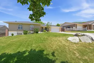 563 E 350 N, Bountiful, UT 84010 - Photo 2