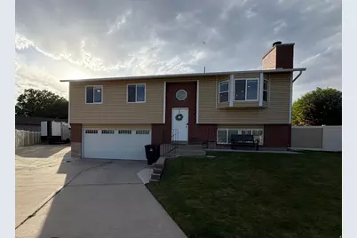 6278 S Hurstbourne Cir W, Taylorsville, UT 84129 - Photo 2