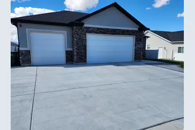 1227 N 300 W, Tooele, UT 84074 - Photo 2
