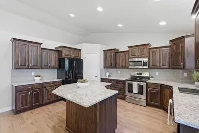 1302 W 2535 N, Clinton, UT 84015 - Photo 14