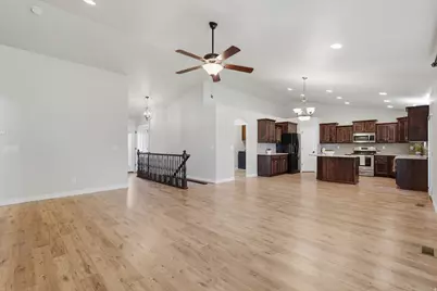 1302 W 2535 N, Clinton, UT 84015 - Photo 8