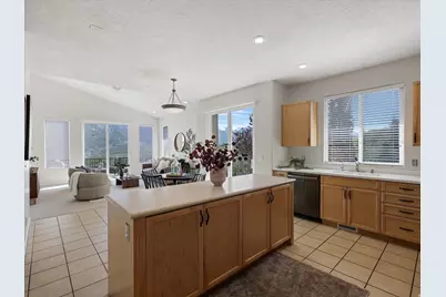 2017 E Aspen Grove Ct, Draper, UT 84020 - Photo 10