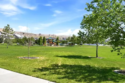 822 W Star Spangled Dr, Bluffdale, UT 84065 - Photo 40