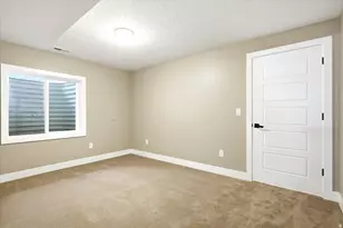 822 W Star Spangled Dr, Bluffdale, UT 84065 - Photo 32