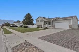 2049 W 1835 N, Lehi, UT 84043 - Photo 2
