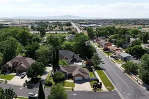 936 S Davis Creek Ln E, Farmington, UT 84025 - Photo 2