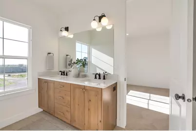 2136 N 725 W, Centerville, UT 84014 - Photo 30