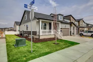 4642 W Hemsworth Ln, Riverton, UT 84096 - Photo 2