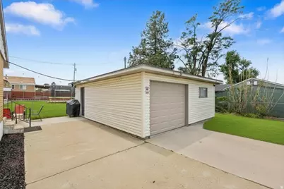 135 E 4700 S, Washington Terrace, UT 84405 - Photo 10