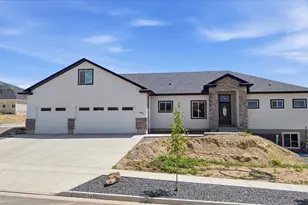 1088 E 200 N, Hyde Park, UT 84318 - Photo 2