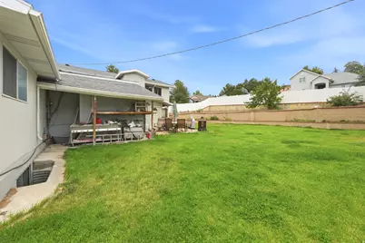 11095 S 2125 E, Sandy, UT 84092 - Photo 32