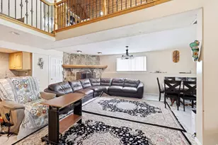 11095 S 2125 E, Sandy, UT 84092 - Photo 4