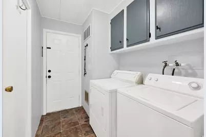 884 Storm Mountain Dr, Taylorsville, UT 84123 - Photo 20