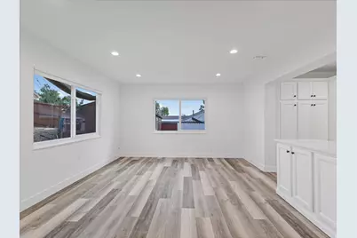2504 E Wilmington Ave S, Salt Lake City, UT 84109 - Photo 10
