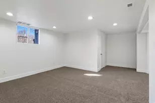 377 N 200 W, Salt Lake City, UT 84103 - Photo 24