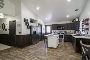 190 W 2100 S, Vernal, UT 84078 - Photo 2