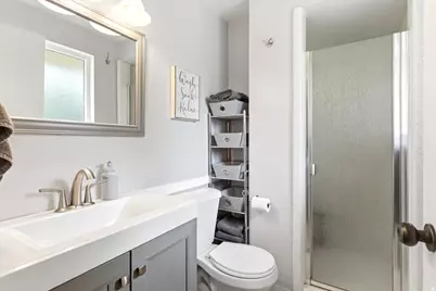 42 E Bonita Way, Centerville, UT 84014 - Photo 16