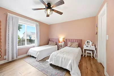 103 W 2250 N, Layton, UT 84041 - Photo 10